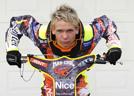 http://www.motorsporten.dk/Galleri_2011/MC-sport/Speedway/01-16_Michael-Jepsen-Jensen_02B-%5Bligladracing%5D.jpg