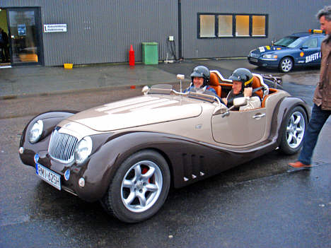 Tom Walkinshaw tester Leopard sportsvognen på Sturup Raceway.
