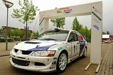 I går favoritter til at vinde DM i rally, i dag et afbud. Morten Karl og Niels Jørgen Iversen kommer ikke til start i tredje afdeling af DM i rally i deres Mitsubishi Lancer Evo 8