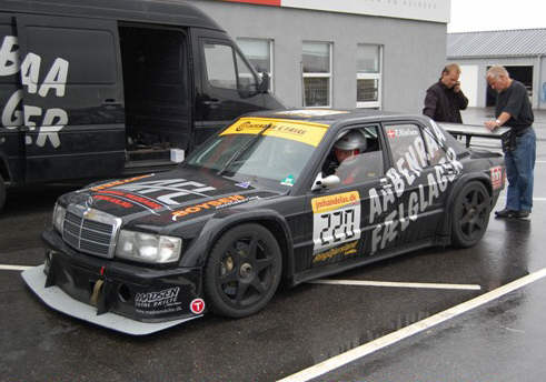 Finn Nielsen gør klar til test i AFL Motorsports DTM Mercedes.