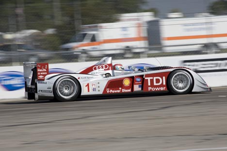 Tom Kristensen i Audi R10'eren.
