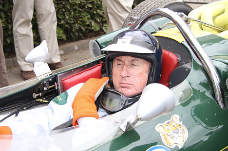Jackie Stewart havde travlt på festivalen. Kørte også i en Indy 500 Lotus-Ford 38 .