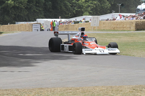 McLaren M23 kørt af Emerson Fittipaldi. Både bilen og Emerson vandt VM i 1974.