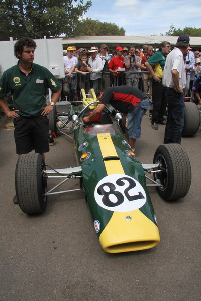Lotus-Ford 38. Det var den bil som Jim Clark vandt Indy 500 med i 1965. Bilen har stået på museum lige siden sejren i 1965. Nu er den gennemrestaureret. Jeg snakkede med ”motormanden” som fortalte at alle vitale dele i motoren stadig var i meget fin og original stand.