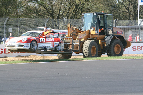 Så fik de igen skovlen under en Porsche.