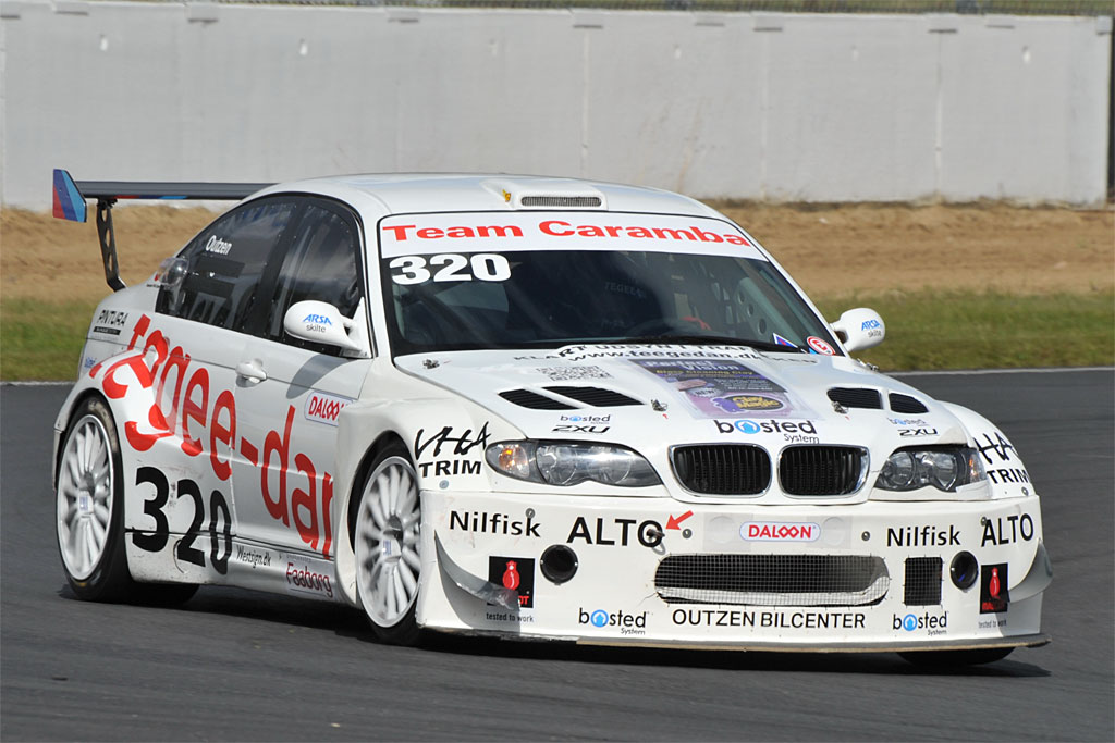 Kim Holmgaard starter i denne BMW på Silverstone