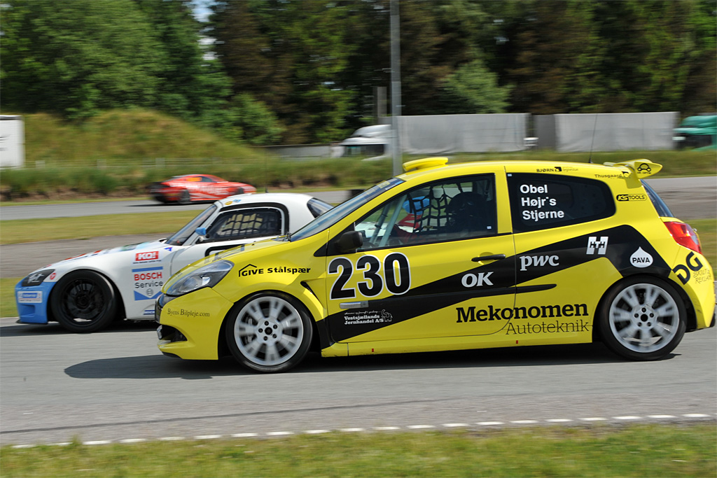 DK MOTORSPORT-bilen med nummer 230 havde mange udfordringer