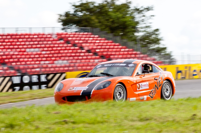 Ginetta-fabriksteamet stiller op til årets første DEC-løb sammen med Yokohama Danmark
(Foto: Gripping Media)