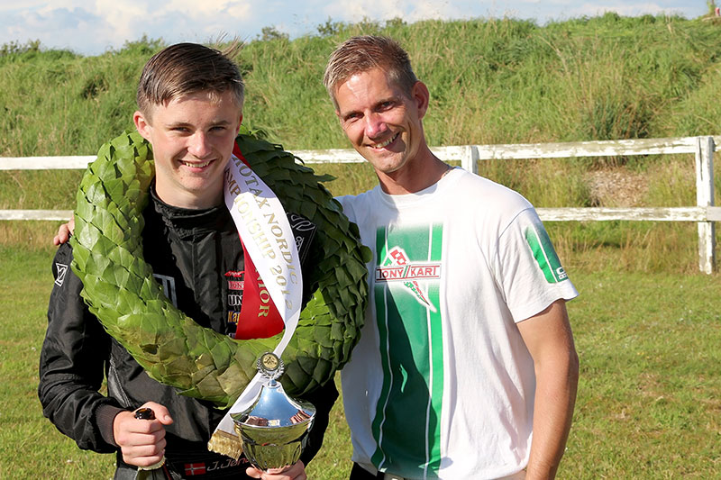 Jan Jønck og hans mekaniker Jan Brøndum er begge glade for mesterskabet