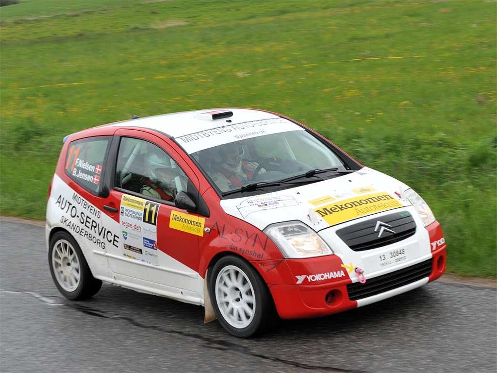 Frank Nielsen og Børge Jensen er i gang med at få bygget ny motor til deres Citroën C2 R2 Max