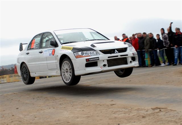 Evo IX-motoren er finjusteret og Mitsubishi'en er trimmet til at balancere og trække optimalt på alle fire hjul.