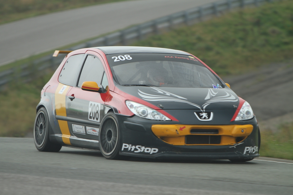Peugeot’en ligger godt i svinget
(Foto: Gripping Media)