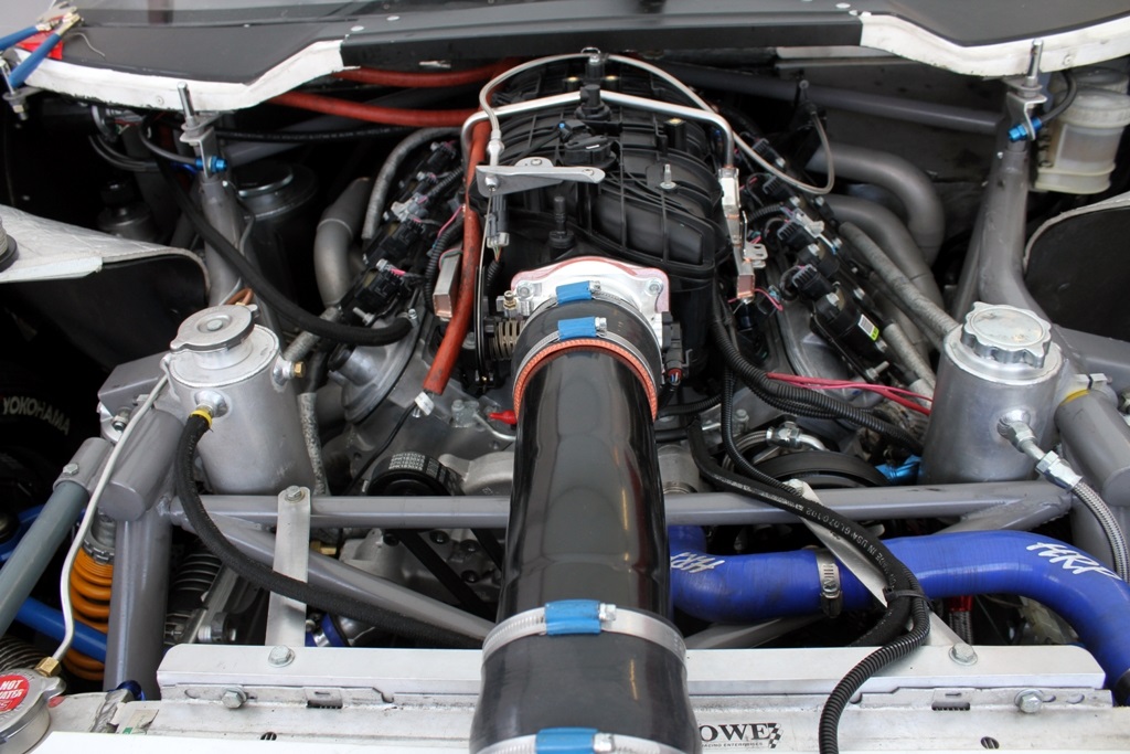 Amerikanske V8-muskler. Og der er nok af dem – 475 hk alt i alt.