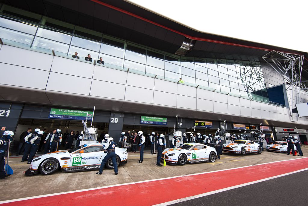 En af disse biler får ny bemaling til 24 timers løbet på Le Mans
(Foto: Aston Martin Racing)