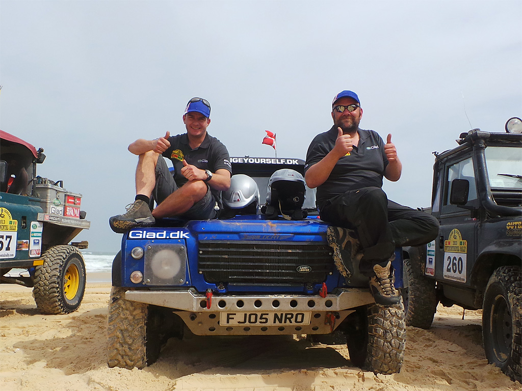 Jacob Glad og Philip V. Hansen ved målområdet i Dakar, Senegal