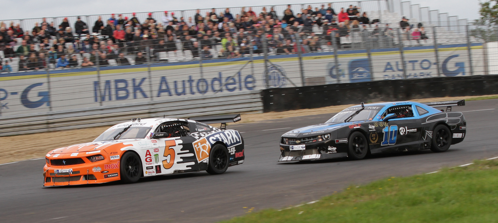 Der blev kørt tæt i kampen om sejr.
(Foto: Motorsporten.dk)