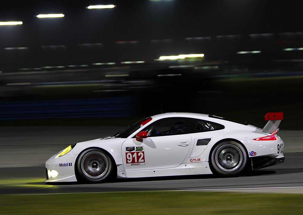 Michael Christensen kæmper med Porschen
(Foto: Martin Spetz)