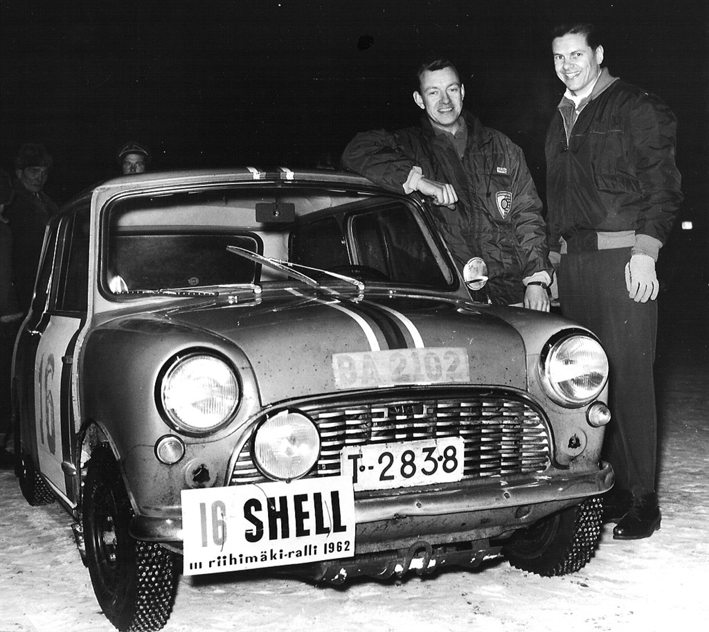 Den FLYVENDE FINNE: Rauno Aaltonen (t.h.) vil sammen med Preben Kristoffersen festligholde starten på Rådhuspladsen i København for Int. Rallye Monte Carlo Historique 2015.
