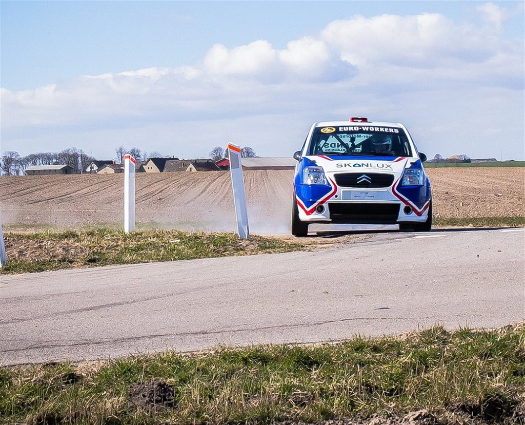 Simon Larsen i hans Citroen C2 R2 rallybil