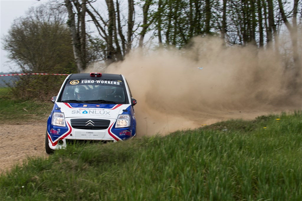 Simon Larsen og Henrik Skott drifter på grusstykket