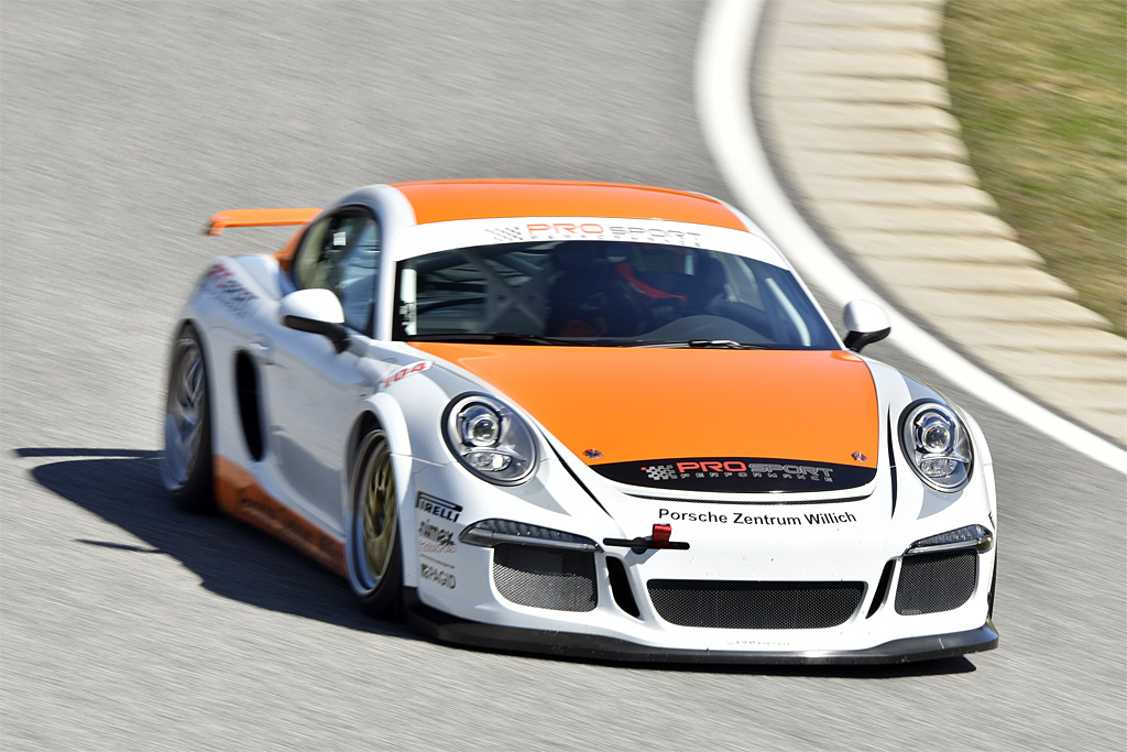 Thomas stiller til start med en sprit ny Porsche 981 Cayman SP GT4