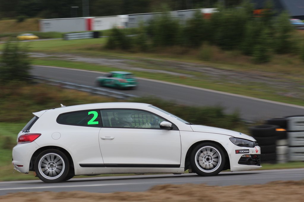 Steffen Larsen blev færdig med at bygge en VW Scirocco gadebil om til racerbil i ugen optil løbet. Men allerede nu viser den et meget spændende potentiale.
(Foto: JJ Media)