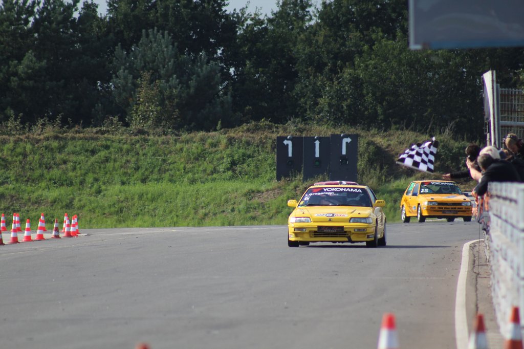 Jesper Gregersen (6) passede målstregen i suveræn stil i både heat 1 og 2 denne weekend, og fører nu også DIF Danmarksmesterskabet.
(Foto: JJ Media)