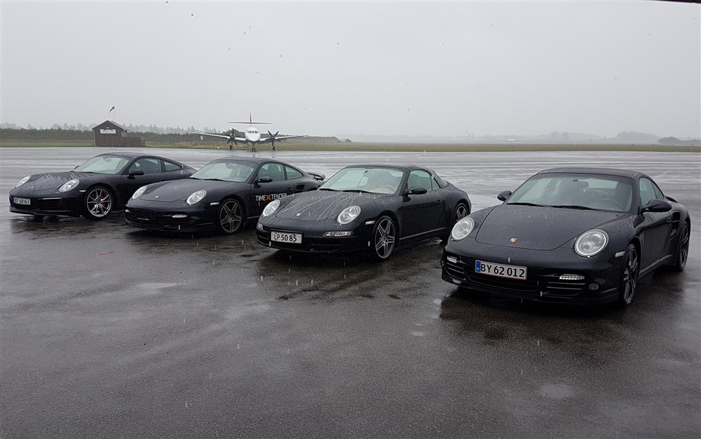 Der var masser af Porscher ved sommerens to trackdays - her i Thisted Lufthavn.
(Foto: Ignite Media)