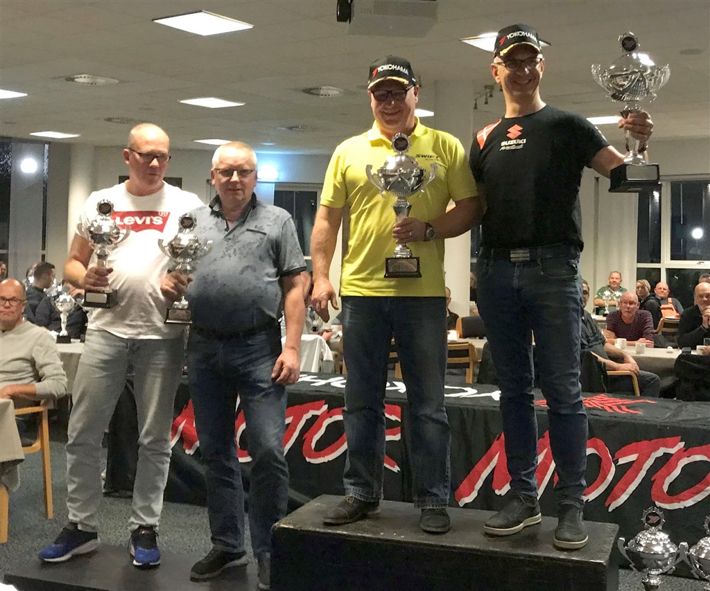 John Madsen og Anders Lysen med det synlige bevis på deres Yokohama-mesterskab